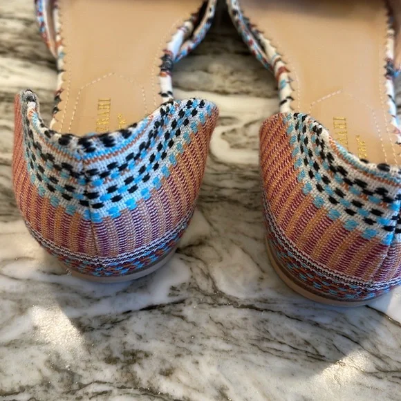 Isaac Mizrahi Slip On Shoes/Like New/ Tribal Design - Picture 5 of 8